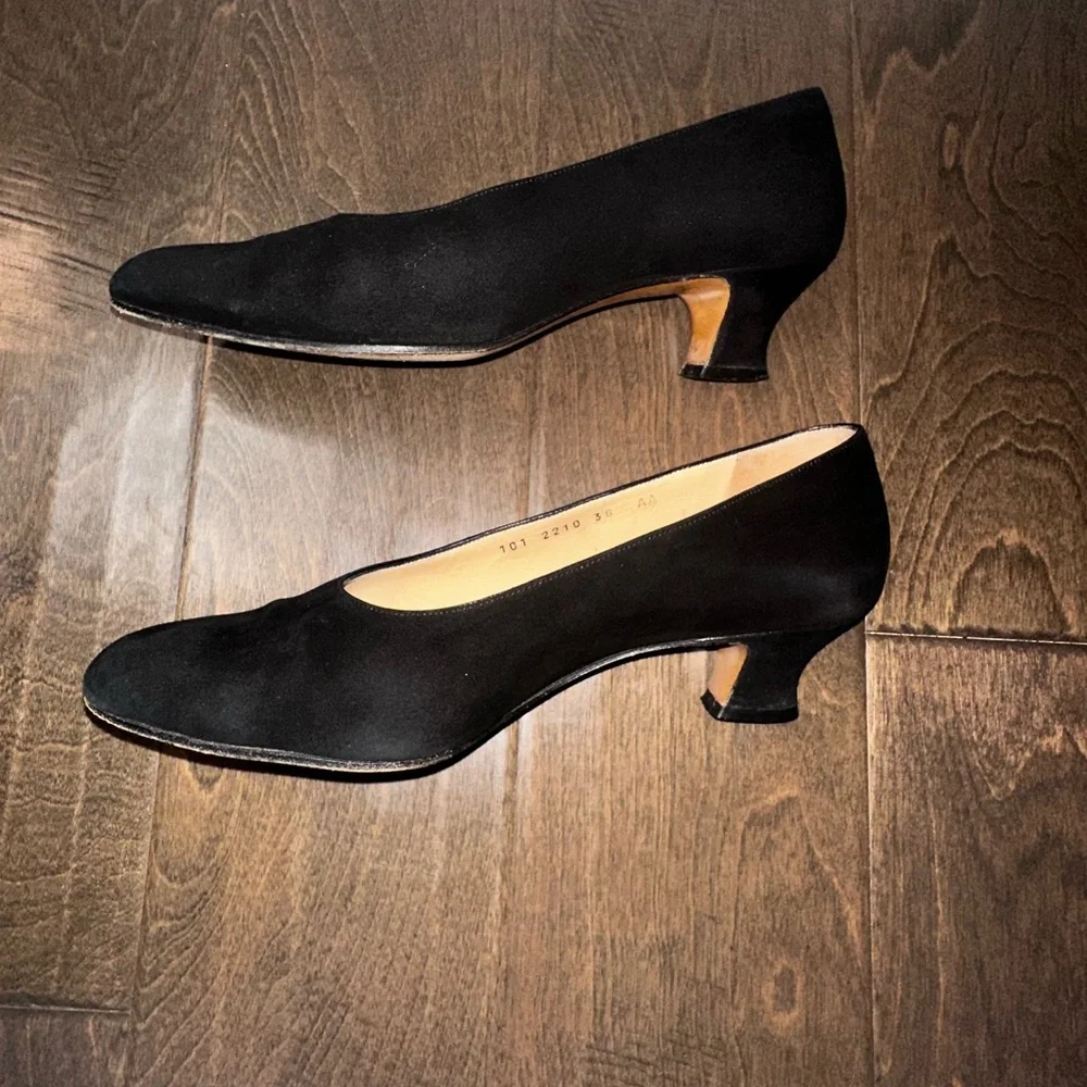 Vintage Gucci Black Suede Low Heel Pumps Made in Italy with Original Box Size 8